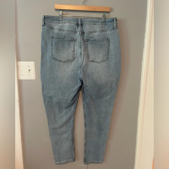 Sanrio Keroppi Character High Rise Mom Jeans- Light Wash size 16 - Picture 4 of 6